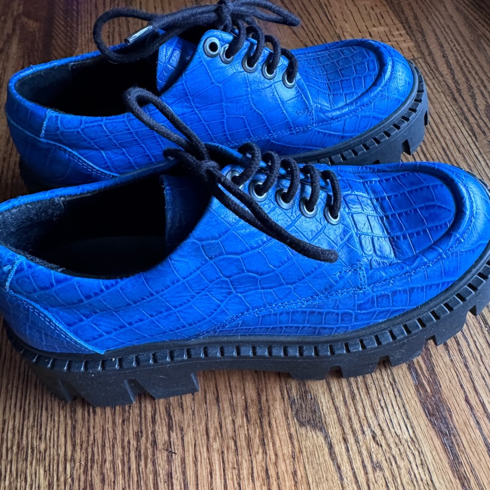 Vintage Steve Madden crocodile platform shoes